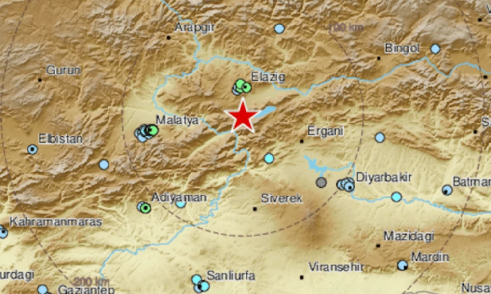 Πανικός από τον σεισμό στην Τουρκία: Πήδηξε από παράθυρο για να σωθεί